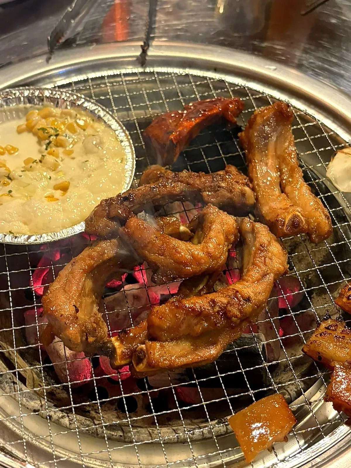 Pre-grilled jjokgalbi from the chiletan set laid out