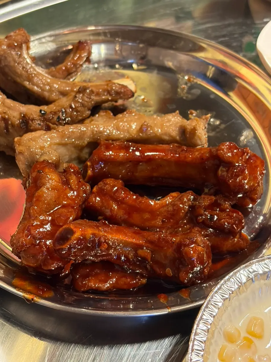 Soy and marinated jjokgalbi on the grill