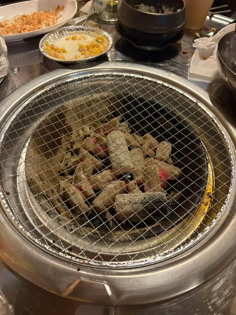 Marinated jjokgalbi dipped in mayo sauce