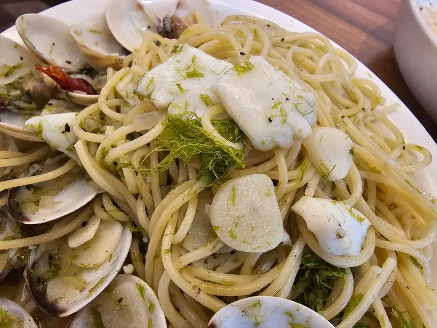 Gamtae vongole pasta with clams