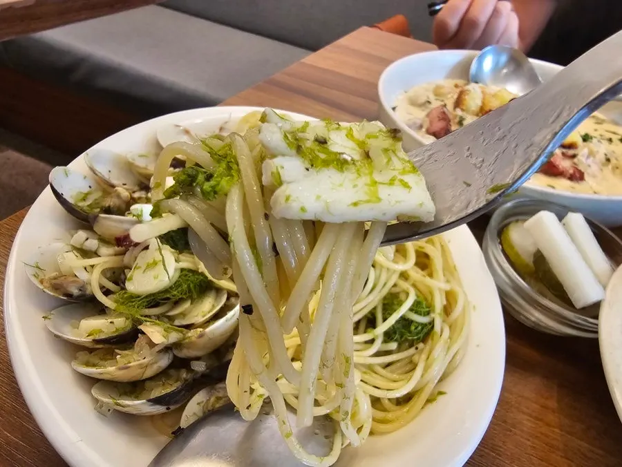 Noodles lifted from the gamtae vongole pasta