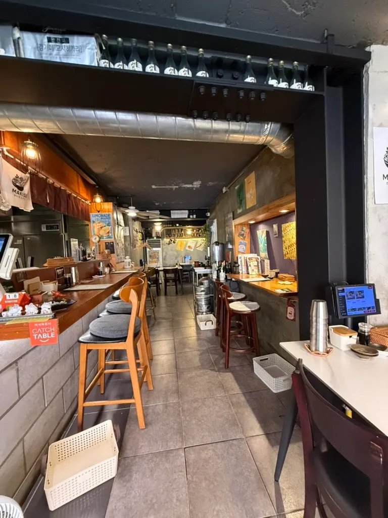 カイセン丼の刺身トッピングのクローズアップ