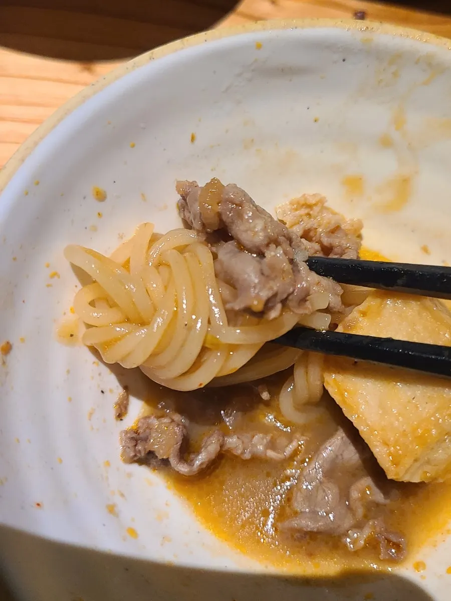국물이 졸아든 마라 칼국수 한 그릇