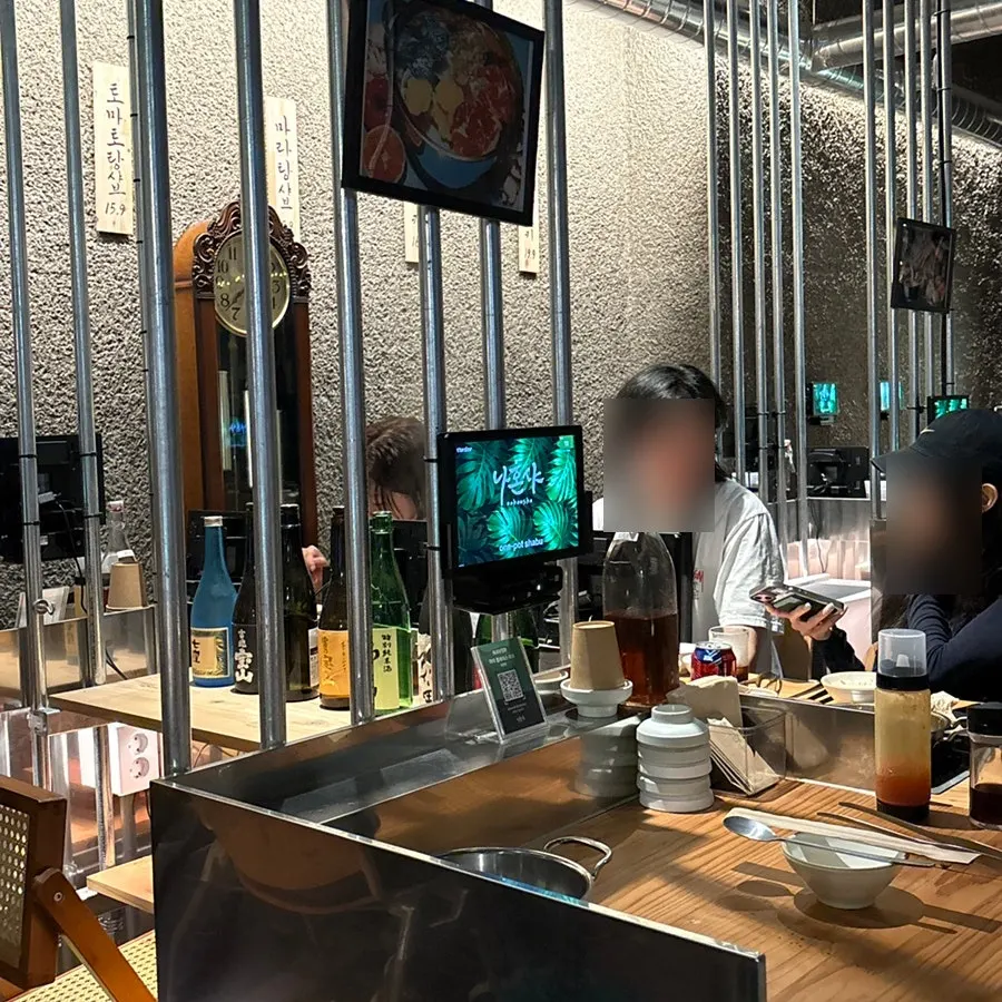 Nahonsha interior atmosphere with a full window