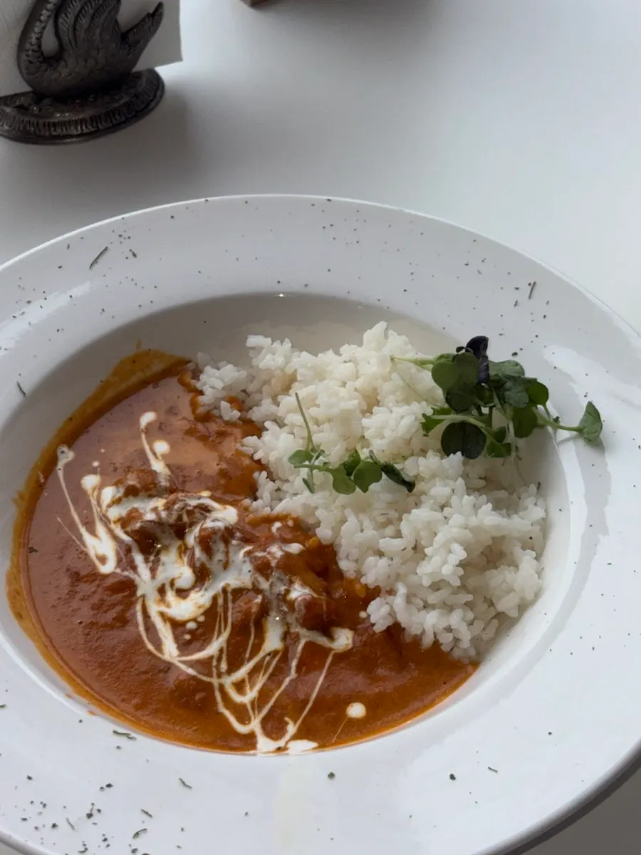 Close-up of the creamy chicken makhani