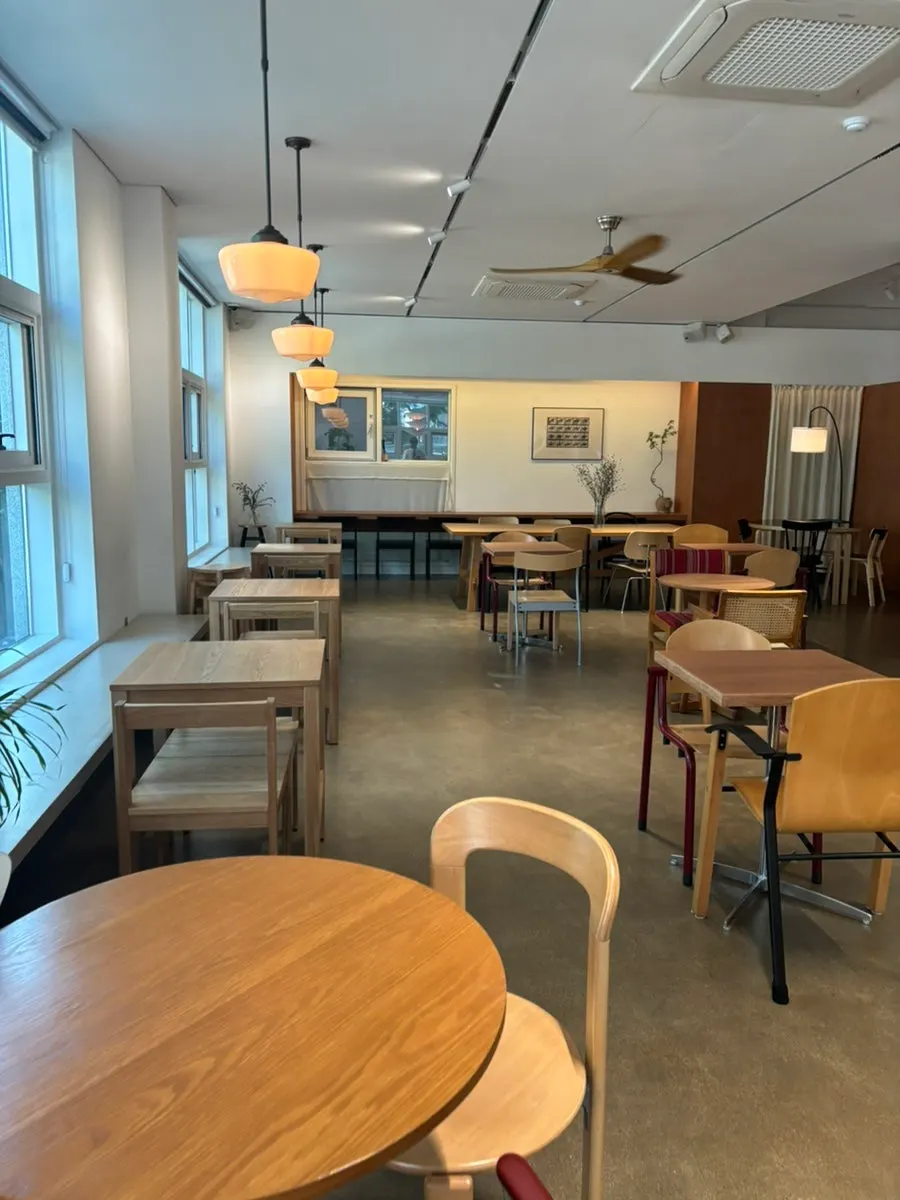 Seating and tables inside Petrico