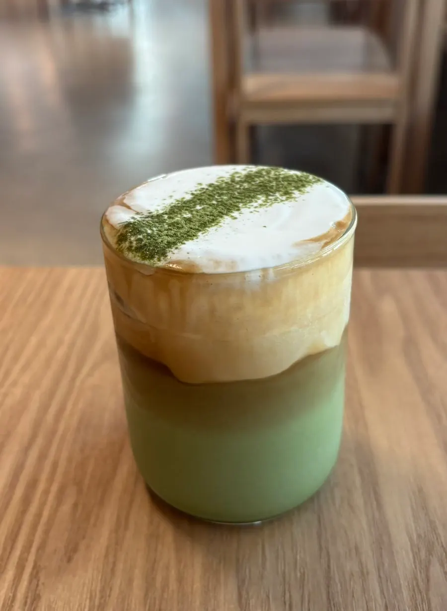Café Matcha topped with espresso and cream