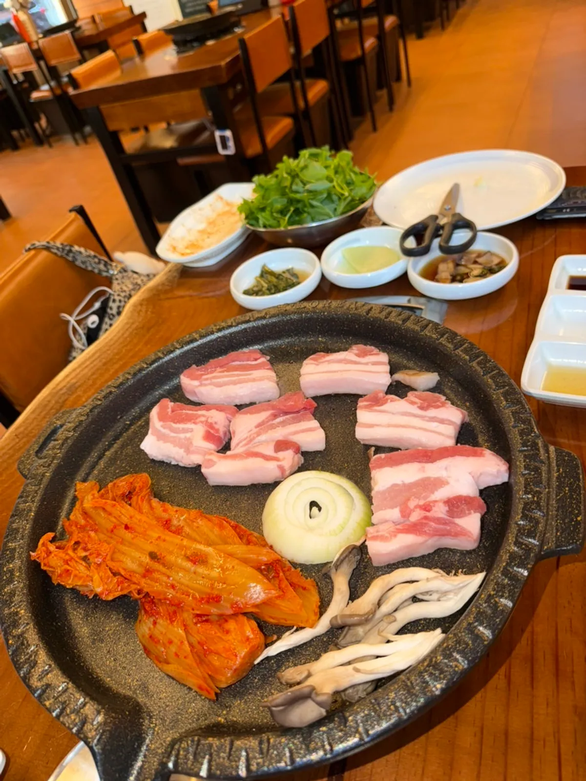 앞접시와 여러 가지 소스 세팅