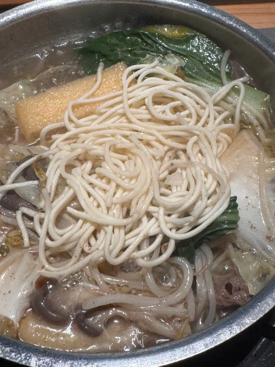 채소를 넣은 맑은탕 샤브샤브