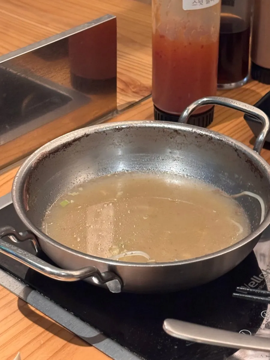 식사를 마친 나혼샤 테이블