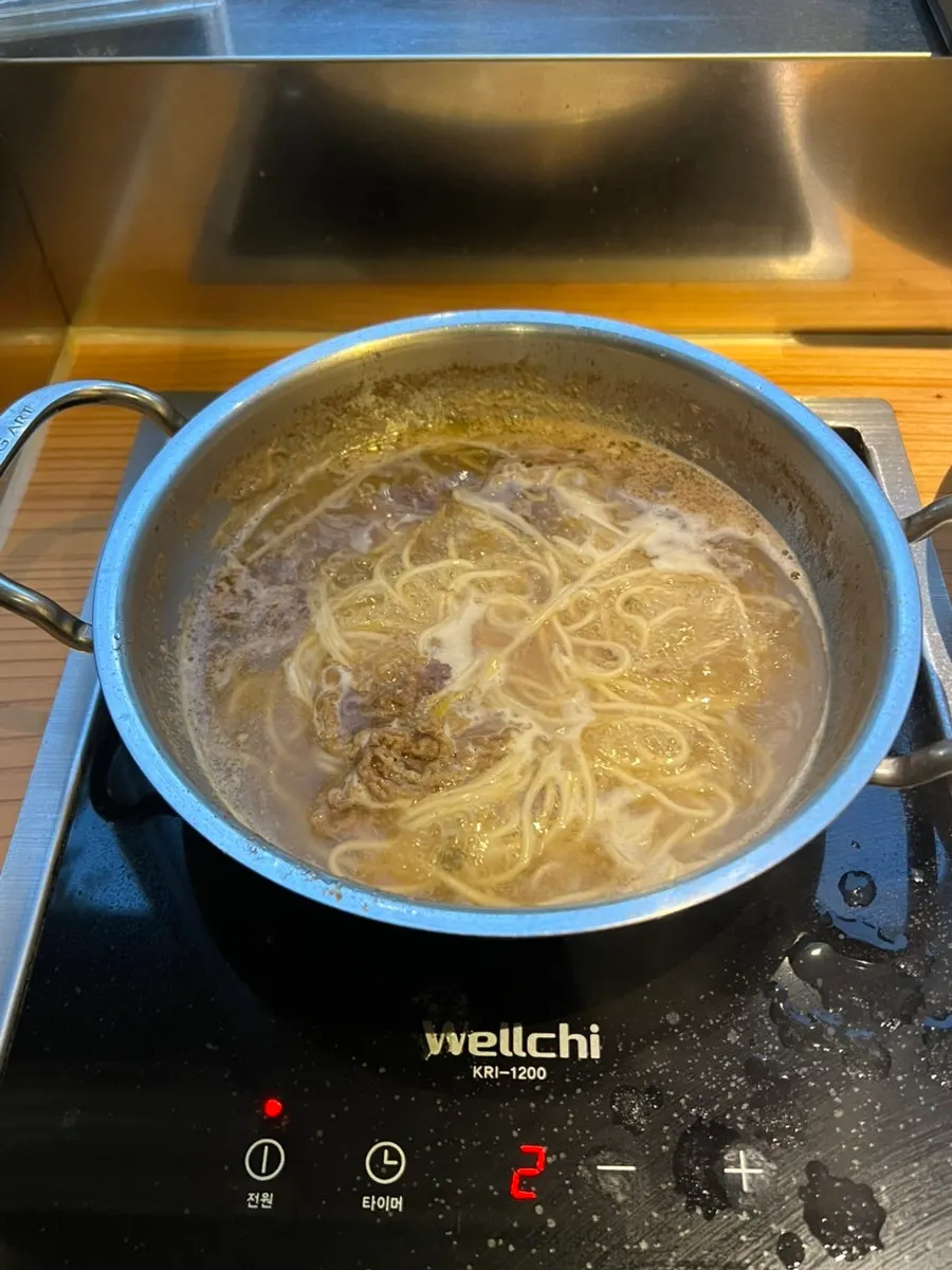 清湯出汁に入れて煮たカルグクスの締め