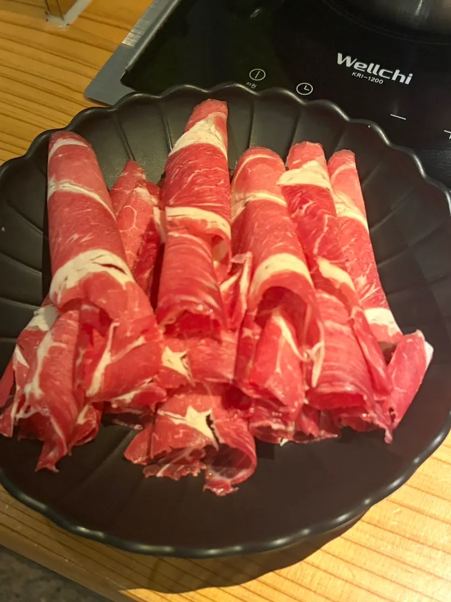 청경채와 배추, 버섯 등 야채 접시