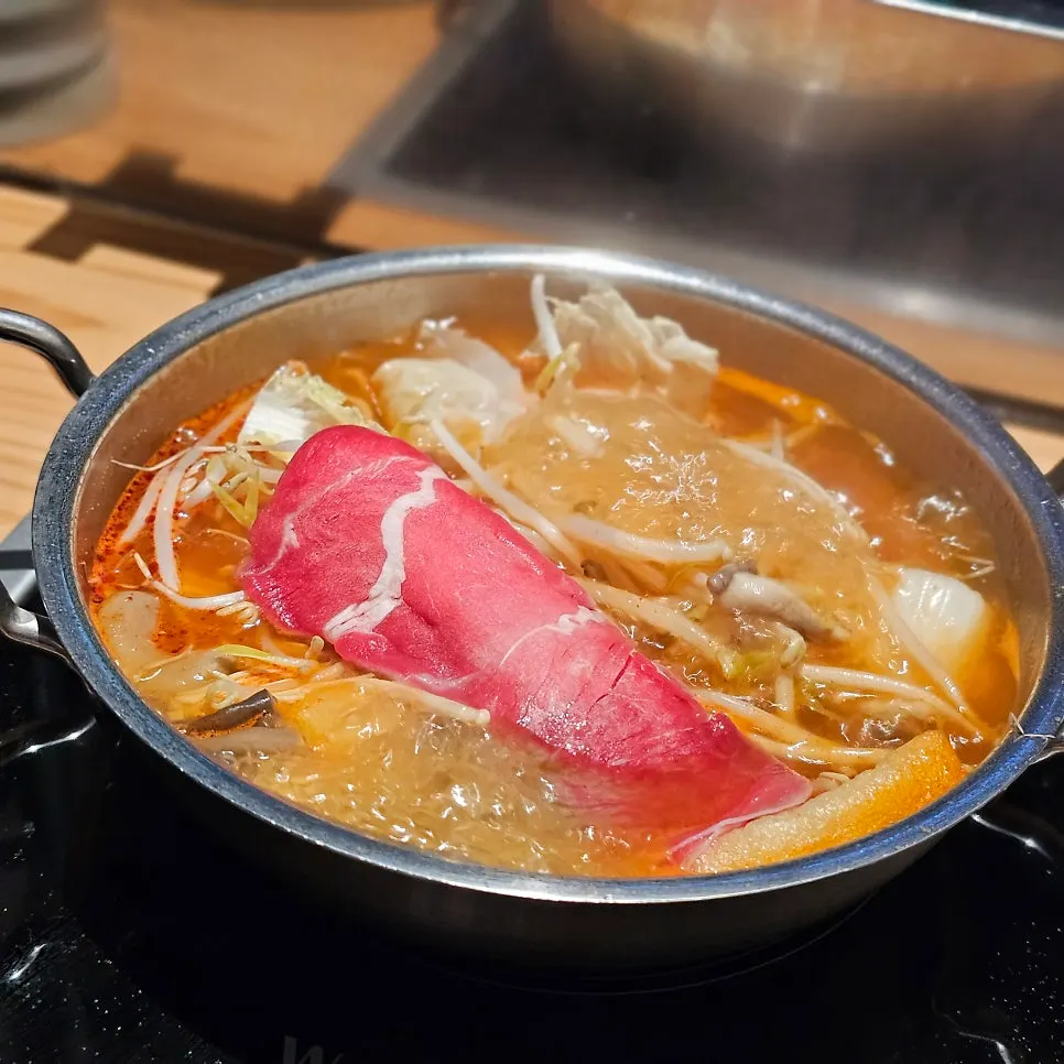 버섯 단호박 만두 어묵을 넣은 매콤탕