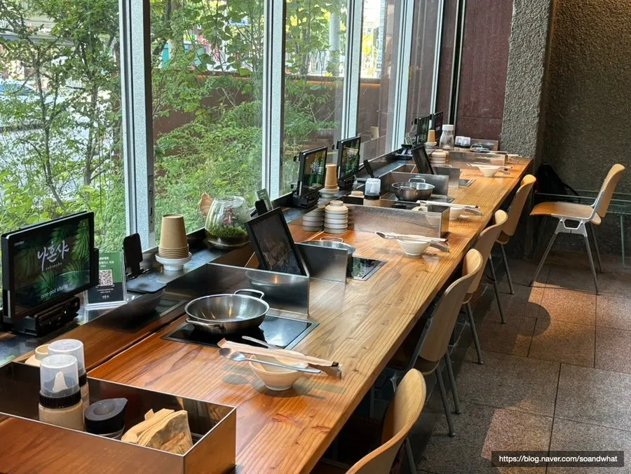 Entrance and interior view of Nahonsha shabu-shabu near Hapjeong Station