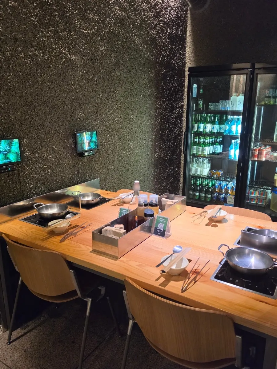 Large table at Nahonsha set with individual pots