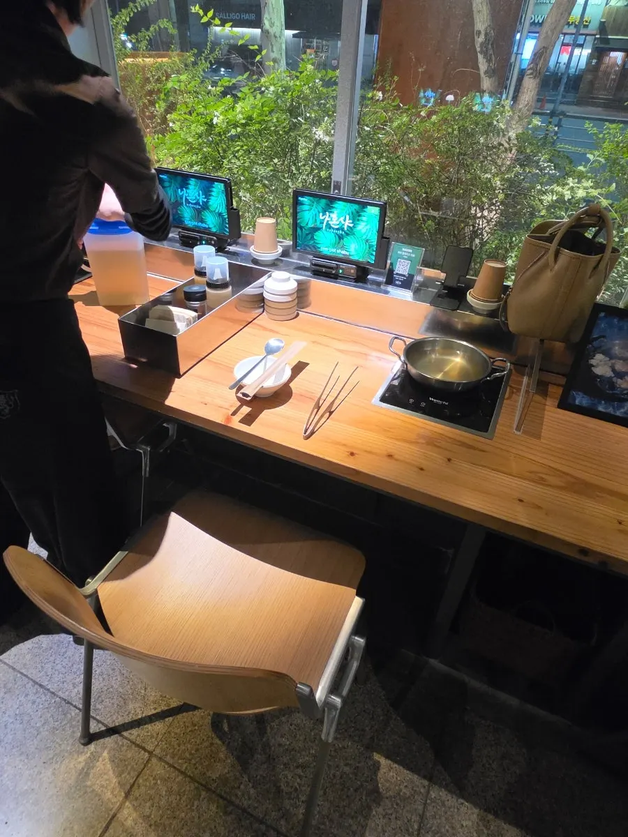 Shabu-shabu table setting served quickly after ordering