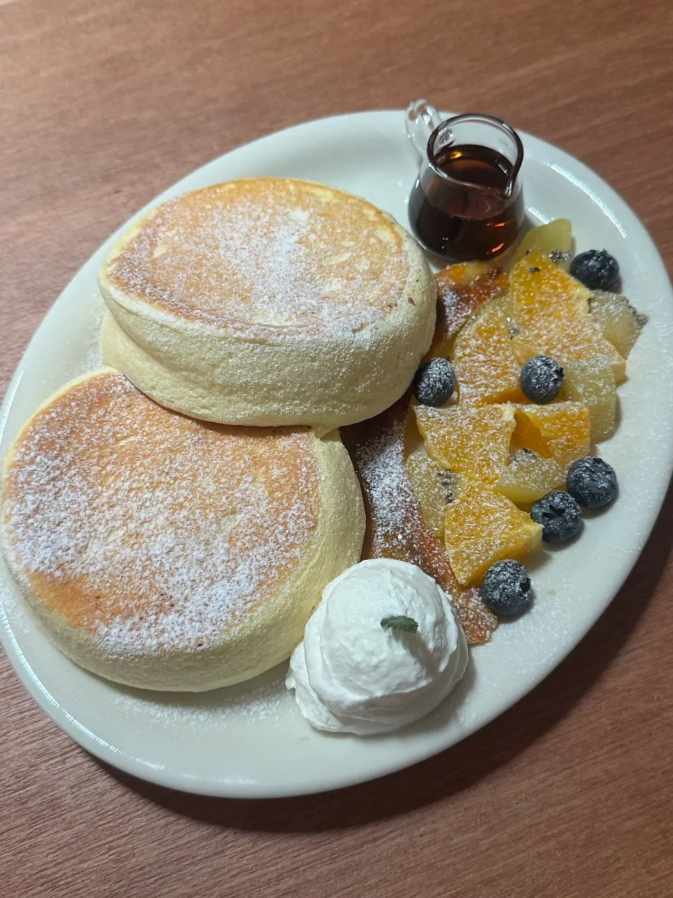 Fruit soufflé with whipped cream and seasonal fruit