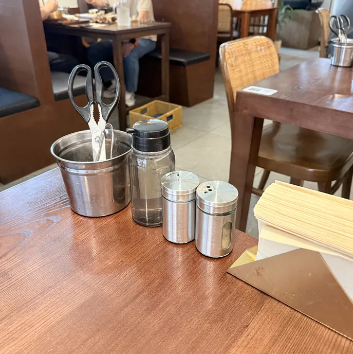 Basic tableware and seasonings at Ok Galbi