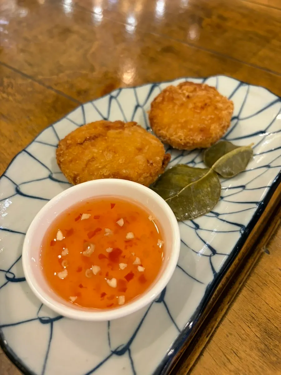 칠리소스와 함께 나온 텃만쿵