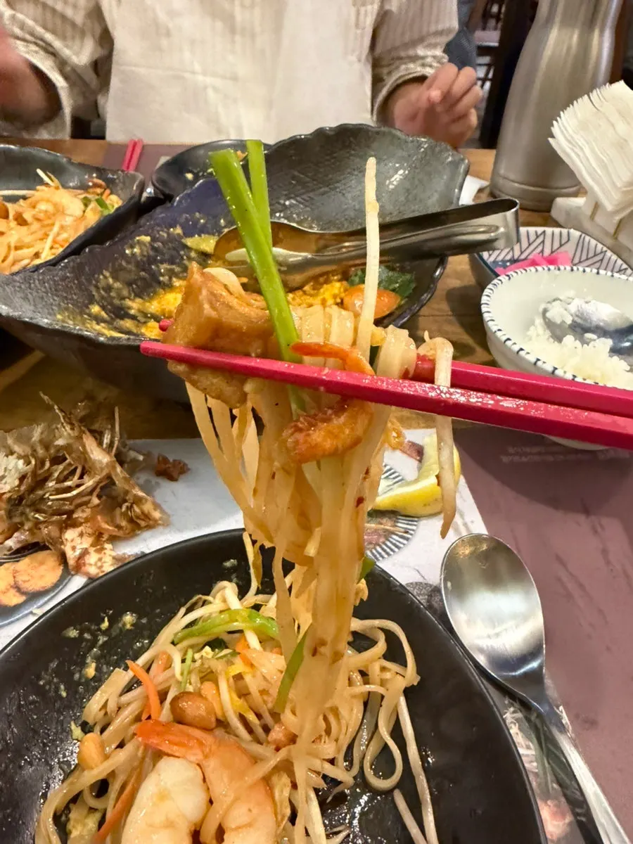 소스가 면에 밴 왕새우팟타이