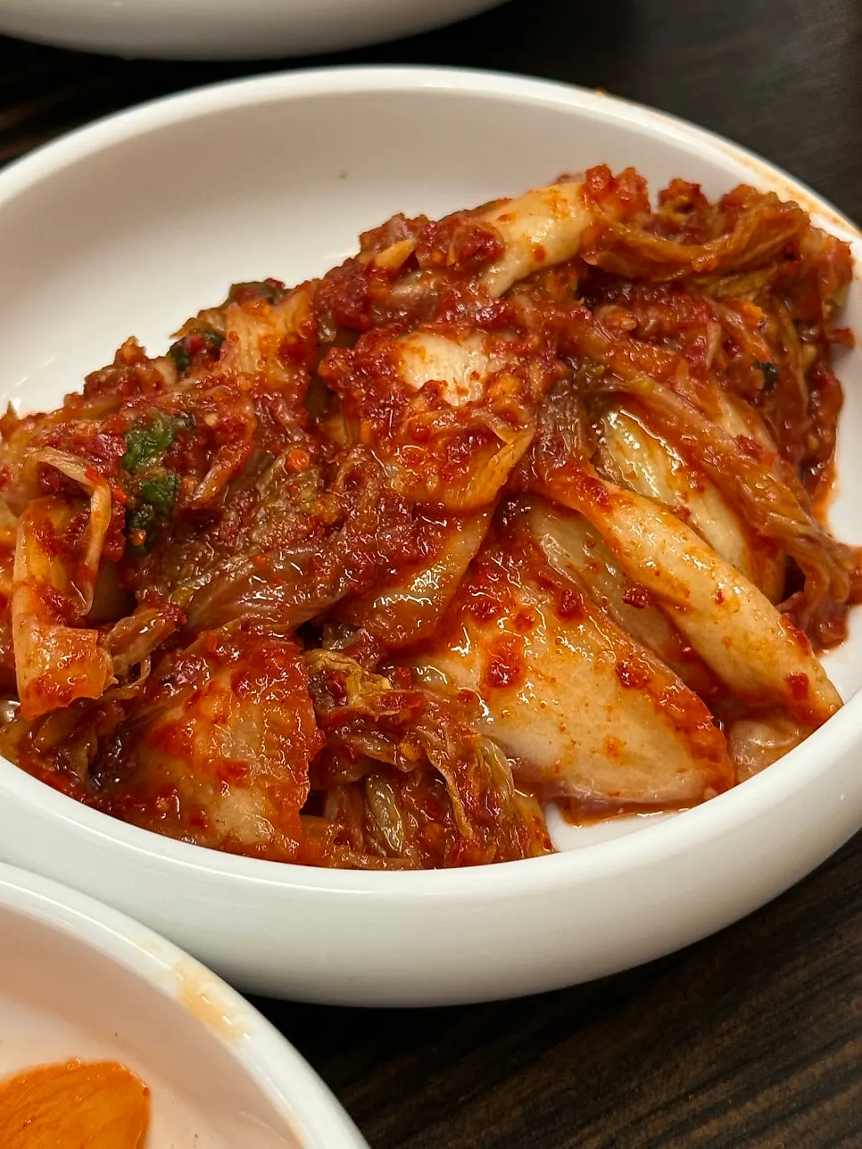 주문 전 세팅된 수저와 테이블