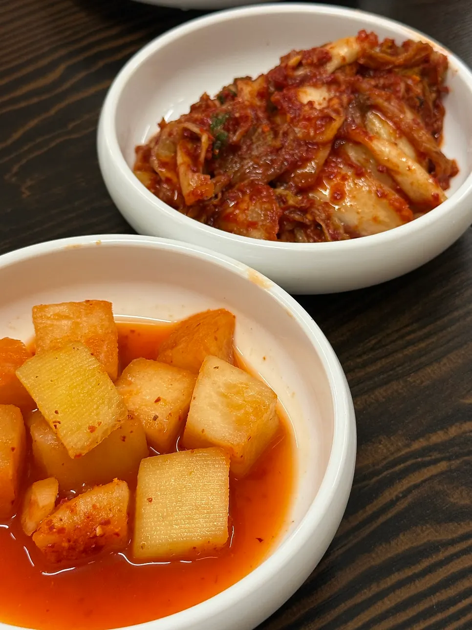 기본 밑반찬이 차려진 상차림