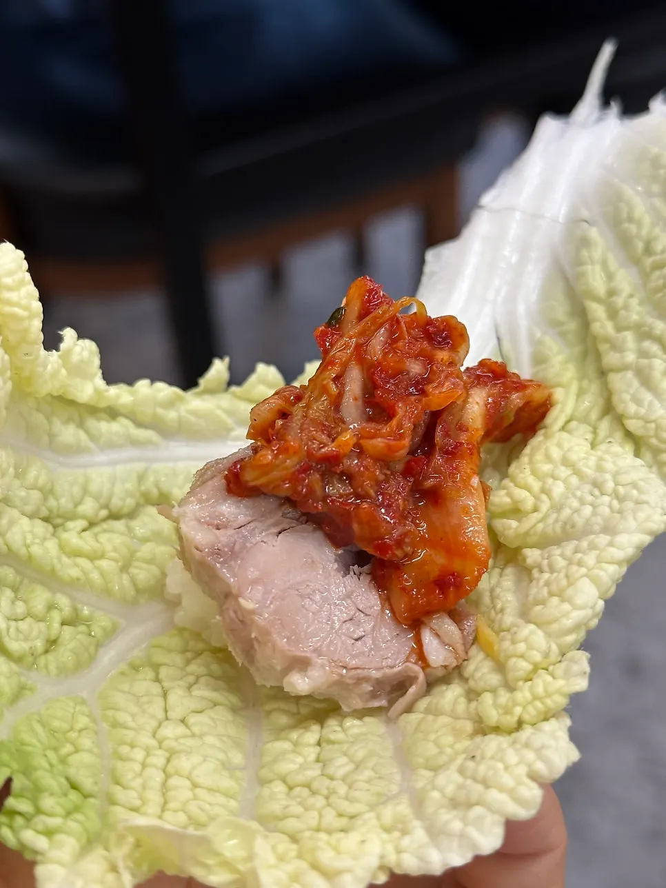 칼국수와 보쌈수육을 함께 차린 한 상