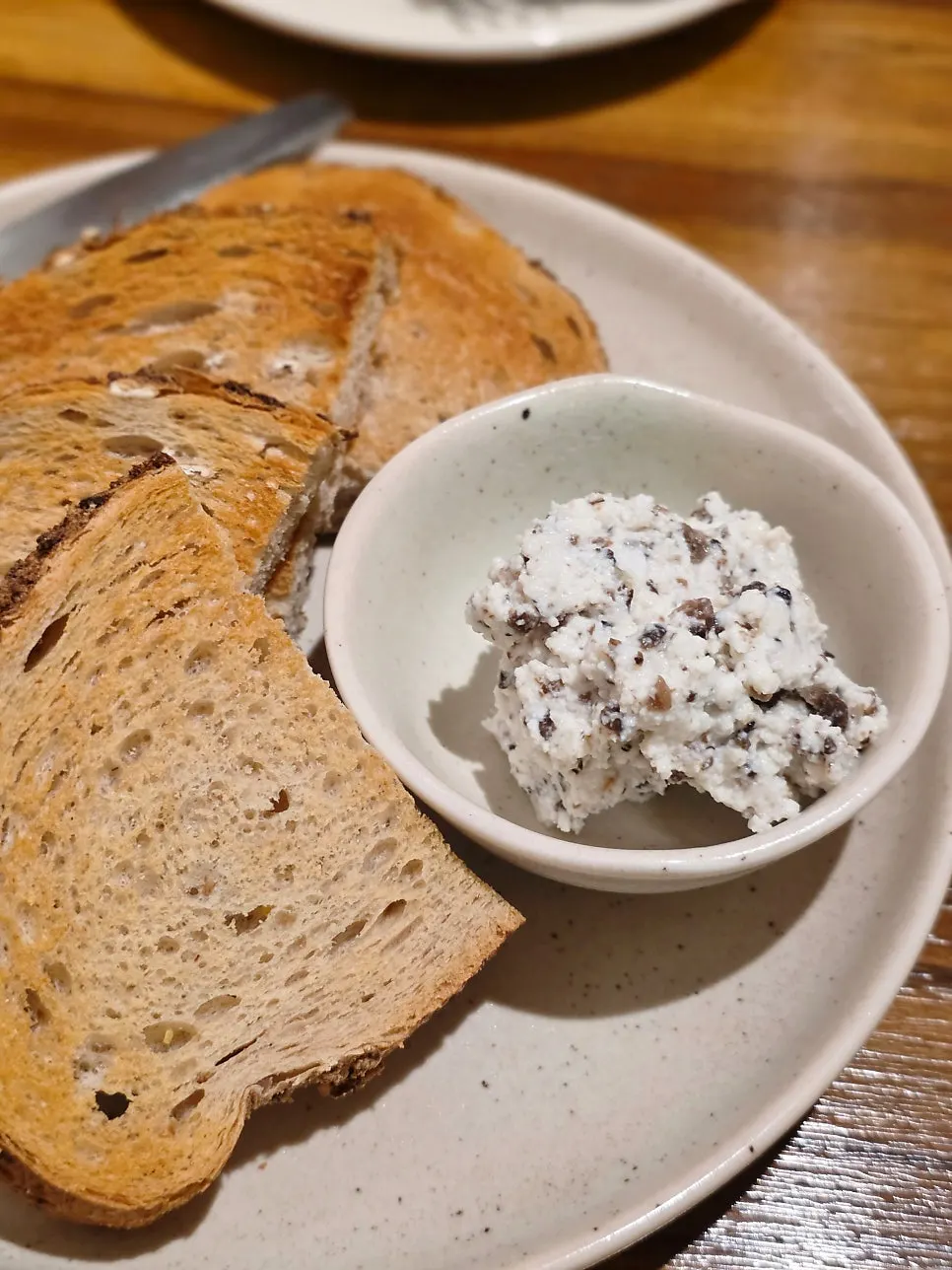 Plate of rye bread with Riike's bread spread