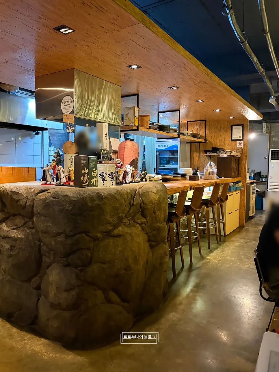 Không gian bàn quầy bar ở Ppaeret