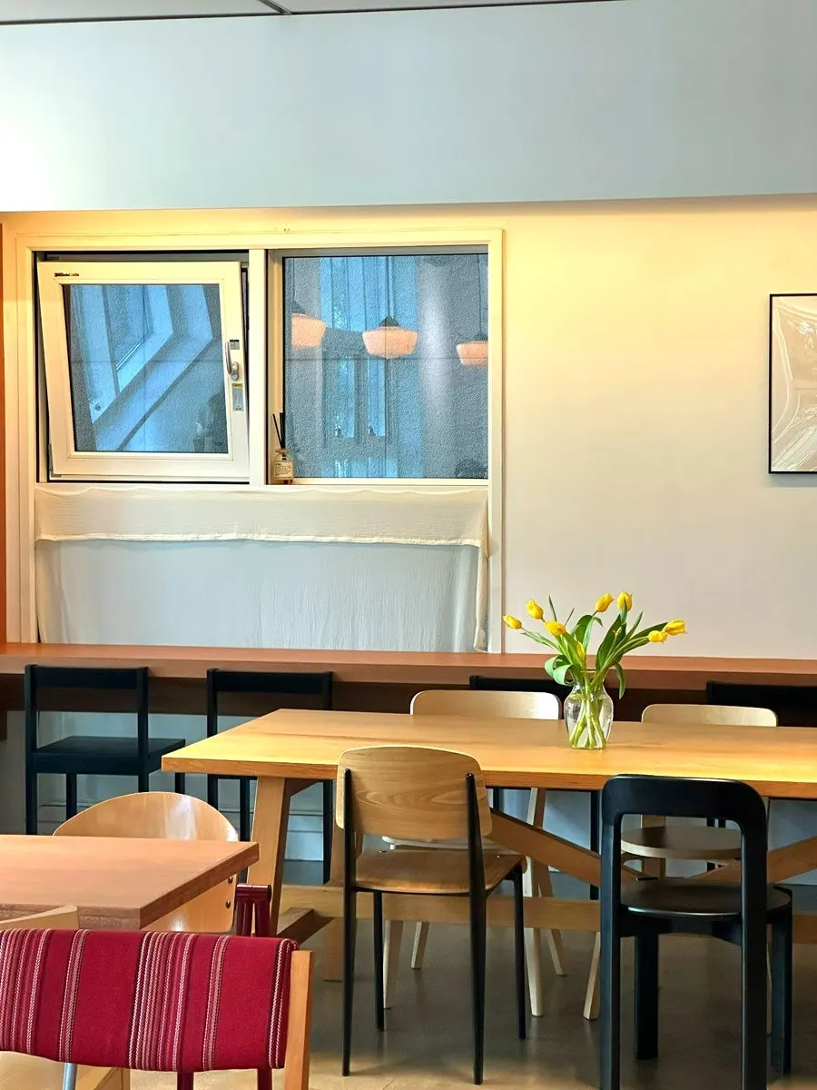 Warm-toned interior of Petrico