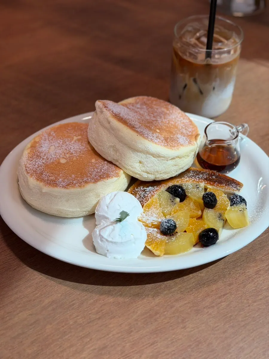 Fruit soufflé pancake being prepared