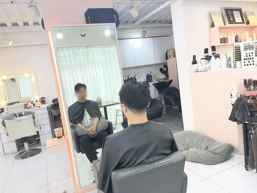 The waiting area of the salon