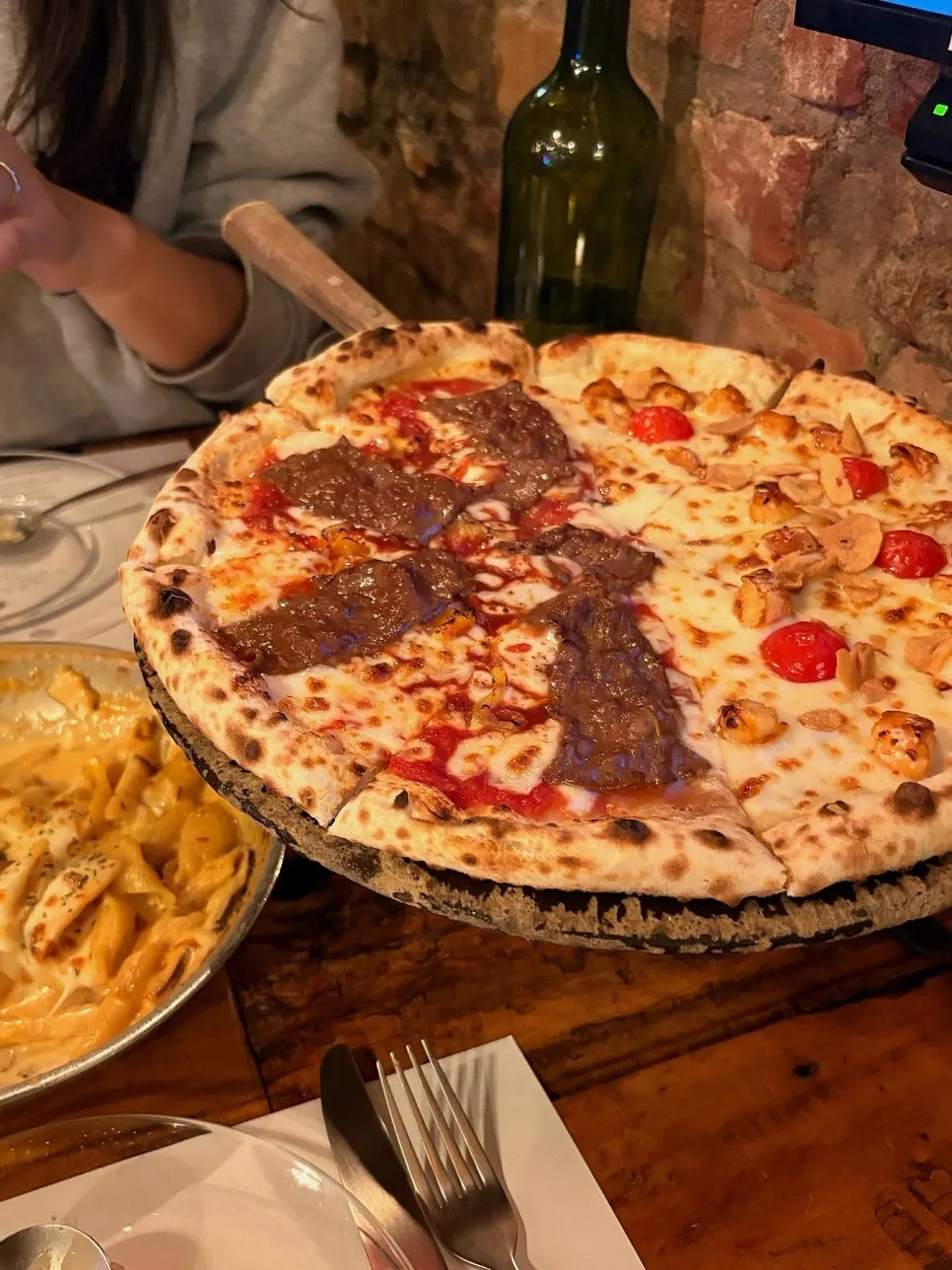 The pizza menu page at Hongdae Hwadeok Pizza