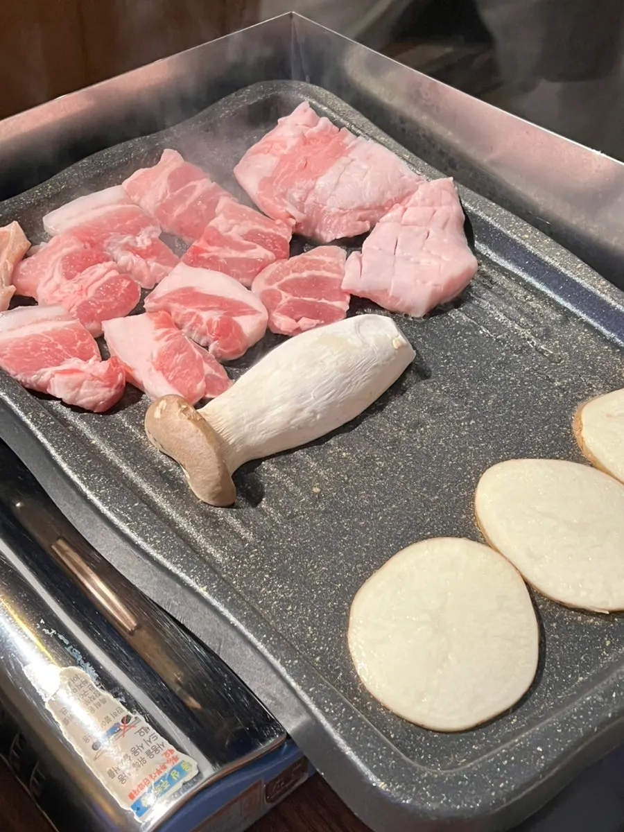 삼겹살과 항정살이 나온 상차림