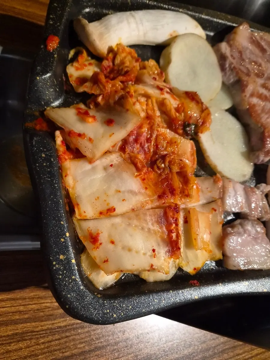 담백하고 쫄깃한 통목살 구이