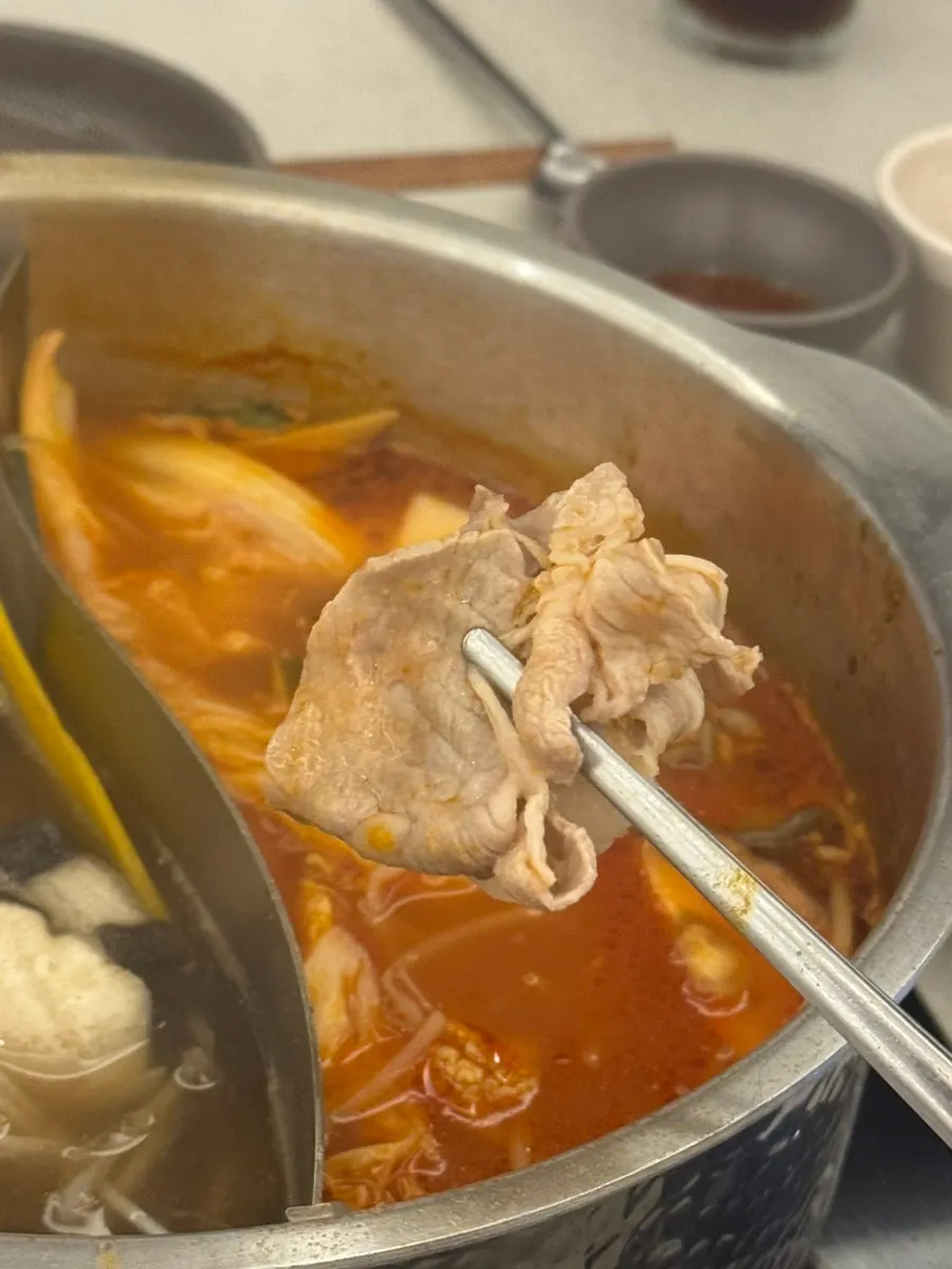 Shabu served with rice paper
