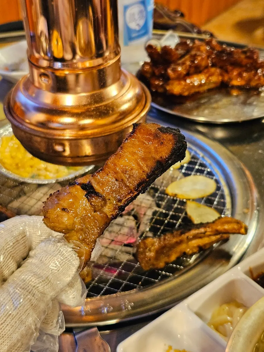 One serving of soy jjokgalbi on the grill