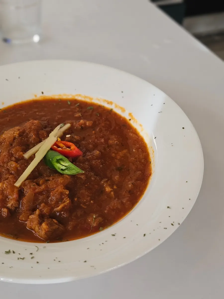 치킨시금치커리 한 접시
