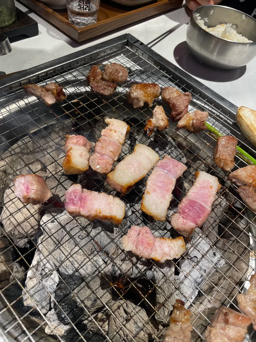 Fresh rib meat eaten with salt
