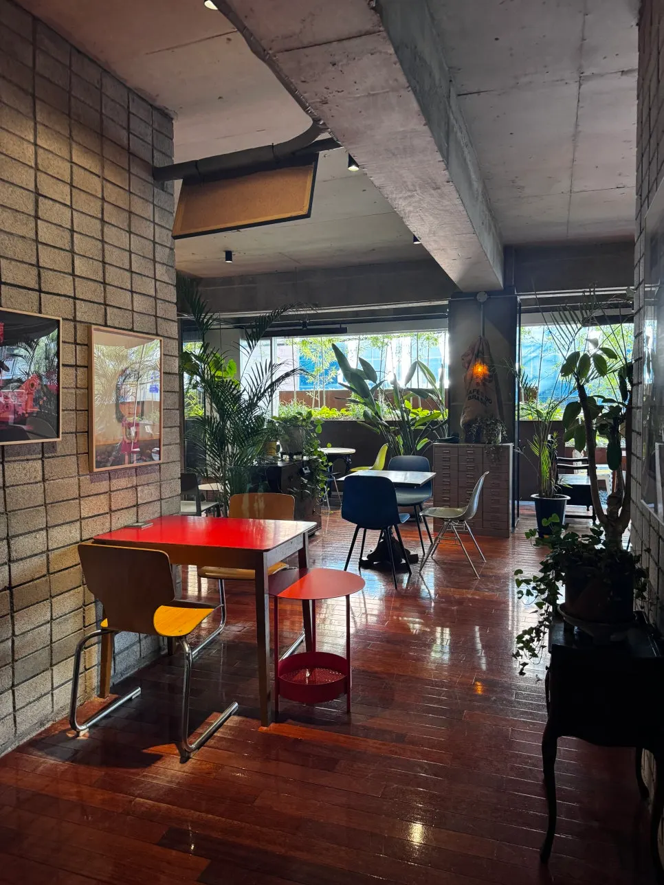 Spacious first-floor interior at Seowon Angil
