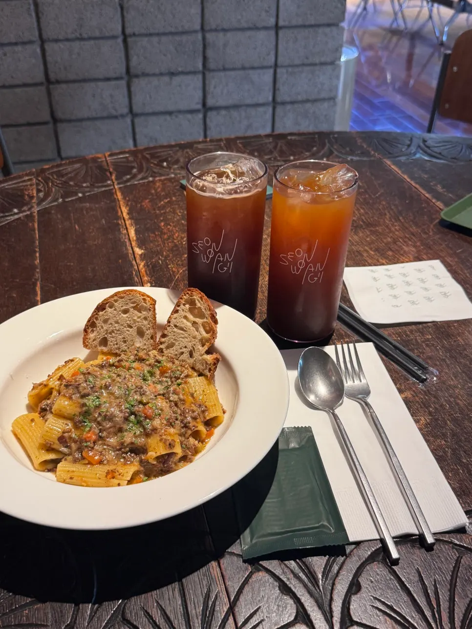 Seowon Angil takeaway coffee