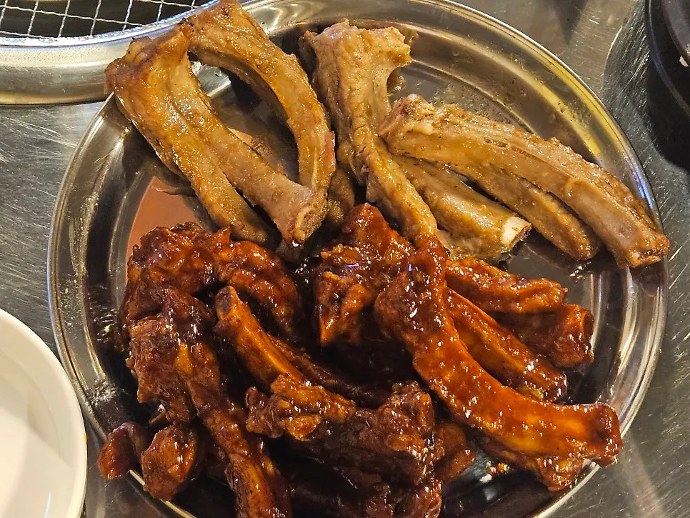 辣醬豬肋排與醬油豬肋排義大利麵套餐