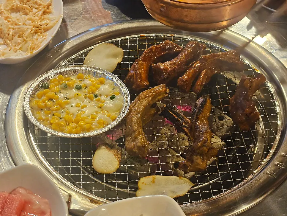 辣醬與醬油初烤豬肋排