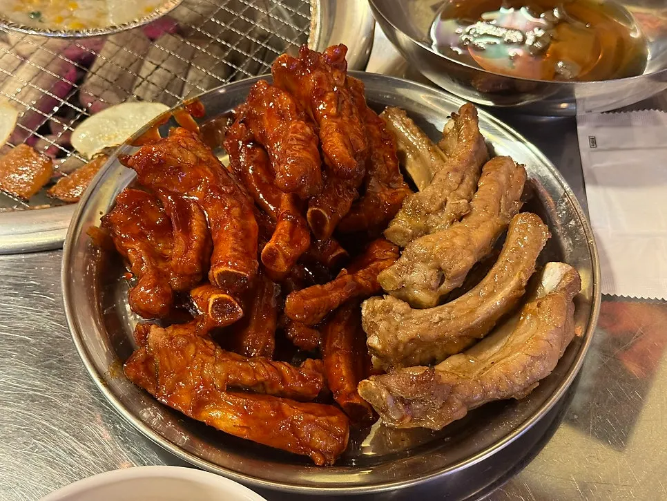 노릇하게 익힌 껍데기와 감자