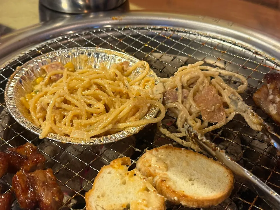 크림파스타에 곁들인 쪽갈비