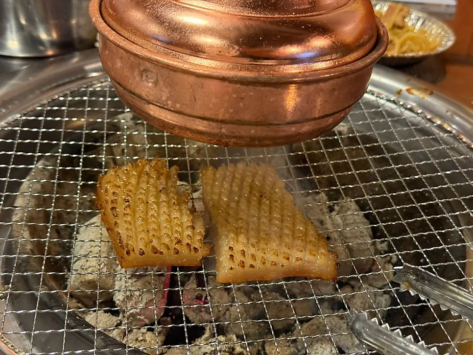 숯불향을 입힌 크림파스타와 콘치즈