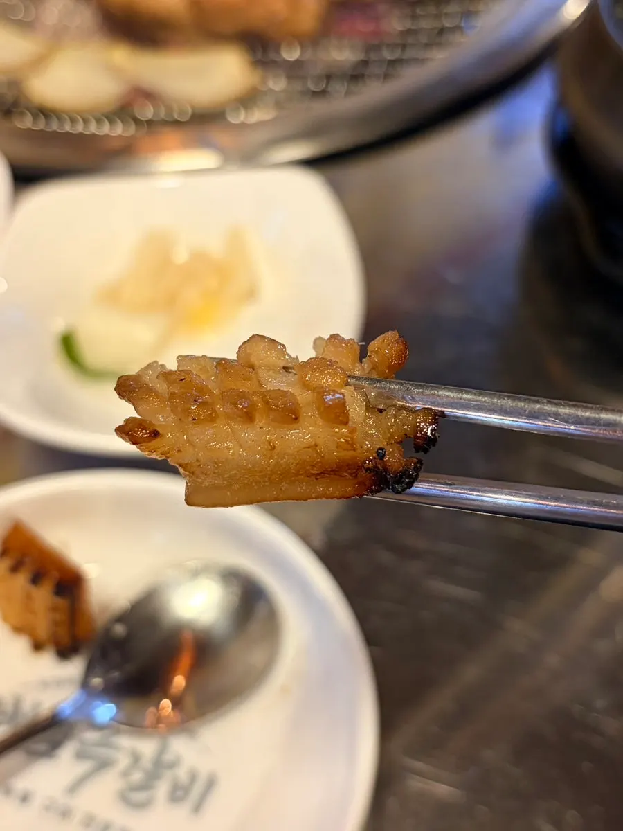 Corn cheese and pork skin served while waiting for pork ribs