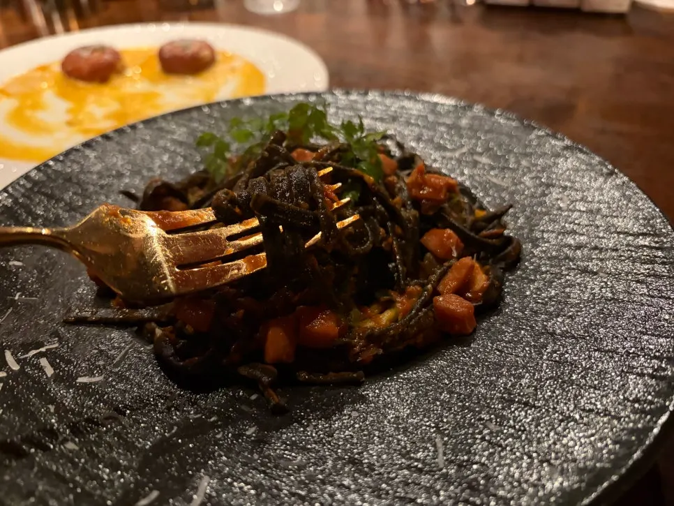 Cuttlefish ragù linguine