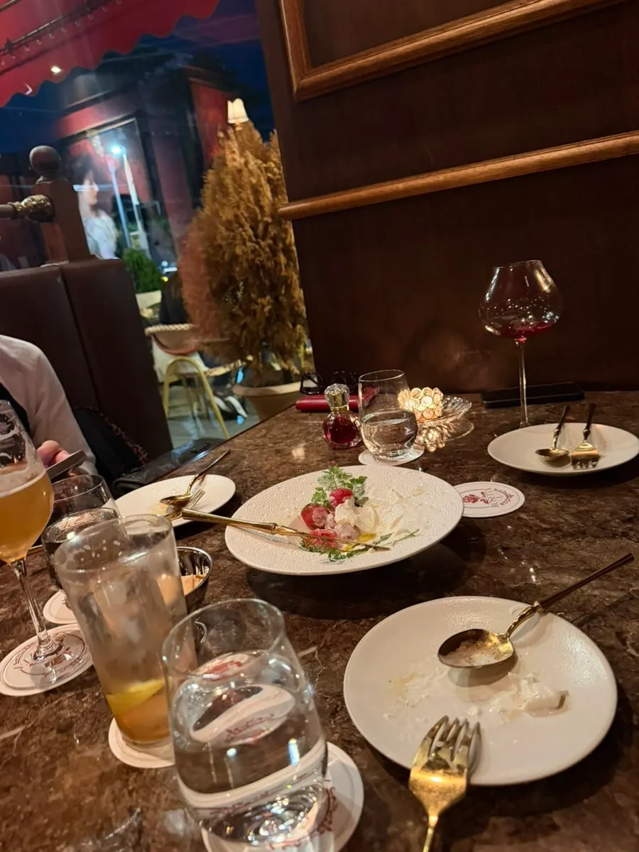 생맥주와 마담X 롱티를 주문한 술자리