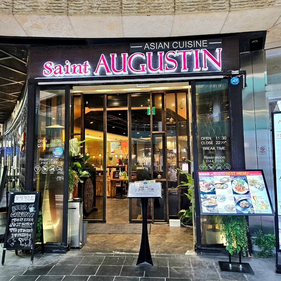 Entrance of Saeng Augustine on Mecenatpolis basement 1F